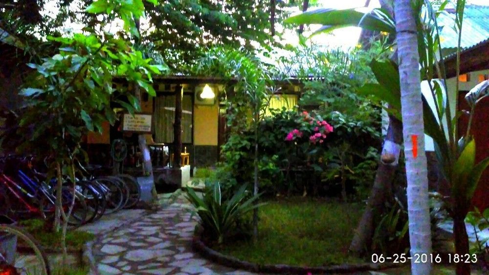 Dua Nina Homestay Τζίλι Τραγουανγκάν Εξωτερικό φωτογραφία